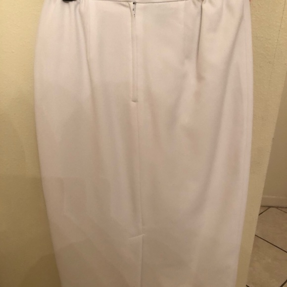 Beau Marc White Skirt Suit. - Picture 4 of 5